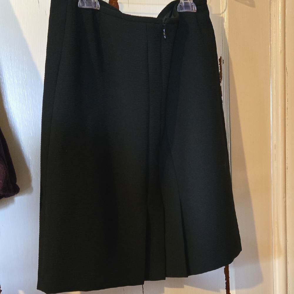TAHARI White Blazer Classic Tailored Design w/ Black Skirt - Picture 3 of 4